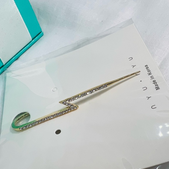 Lighting Bolt Sparkling Zircon Unique Statement Bar Ear Cuff - Picture 3 of 9